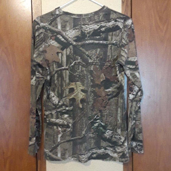 💖NEW LISTING💖 Mossy Oak camo shirt - Picture 2 of 3